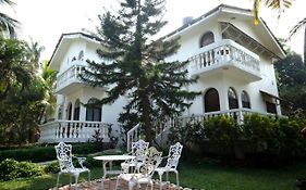 Colonia Santa Maria, A Club M Associate
